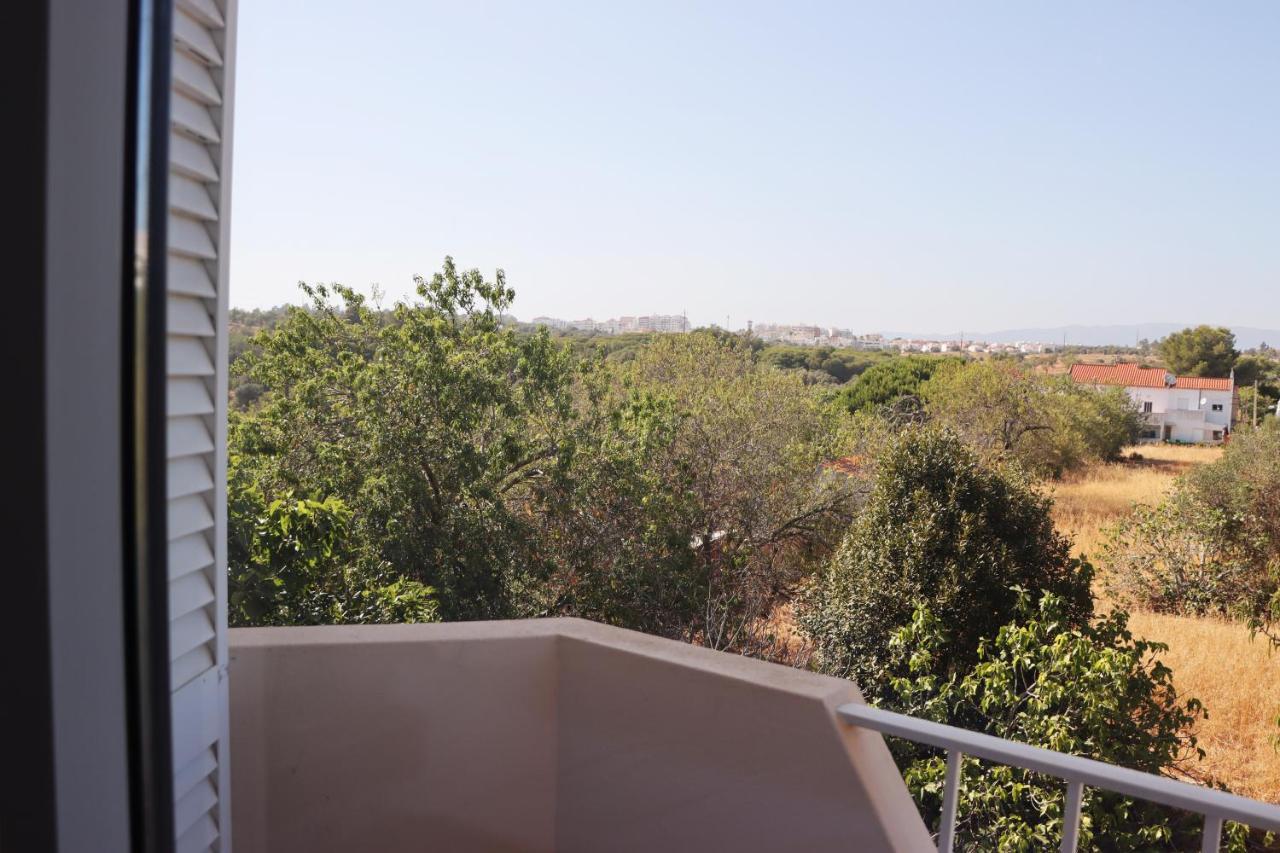 Vivenda Geminada Com Piscina A 10 Minutos A Pe Da Villa Portimão