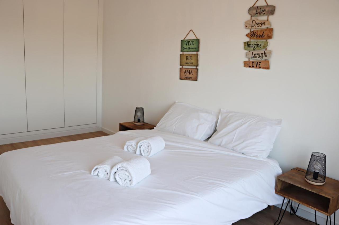 Vivenda Geminada Com Piscina A 10 Minutos A Pe Da Villa Portimão